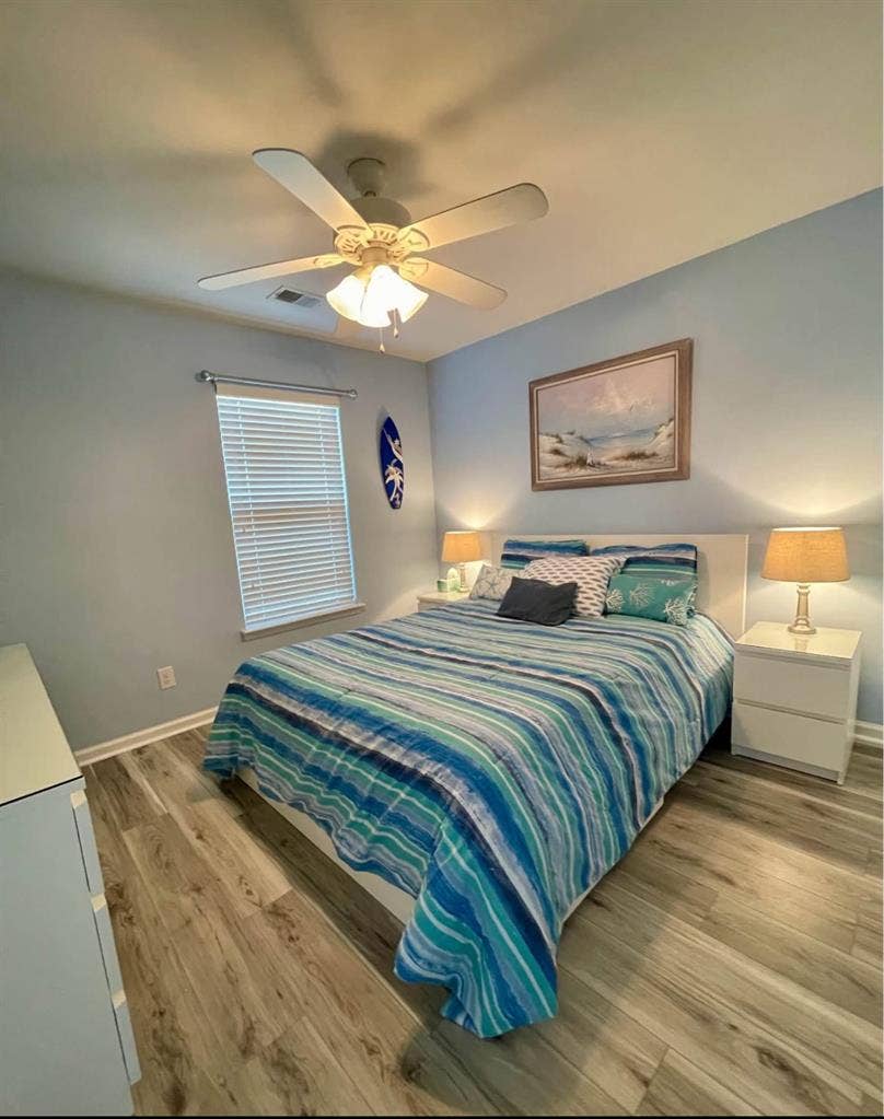 Rent  bedrooms w/1 bathroom.