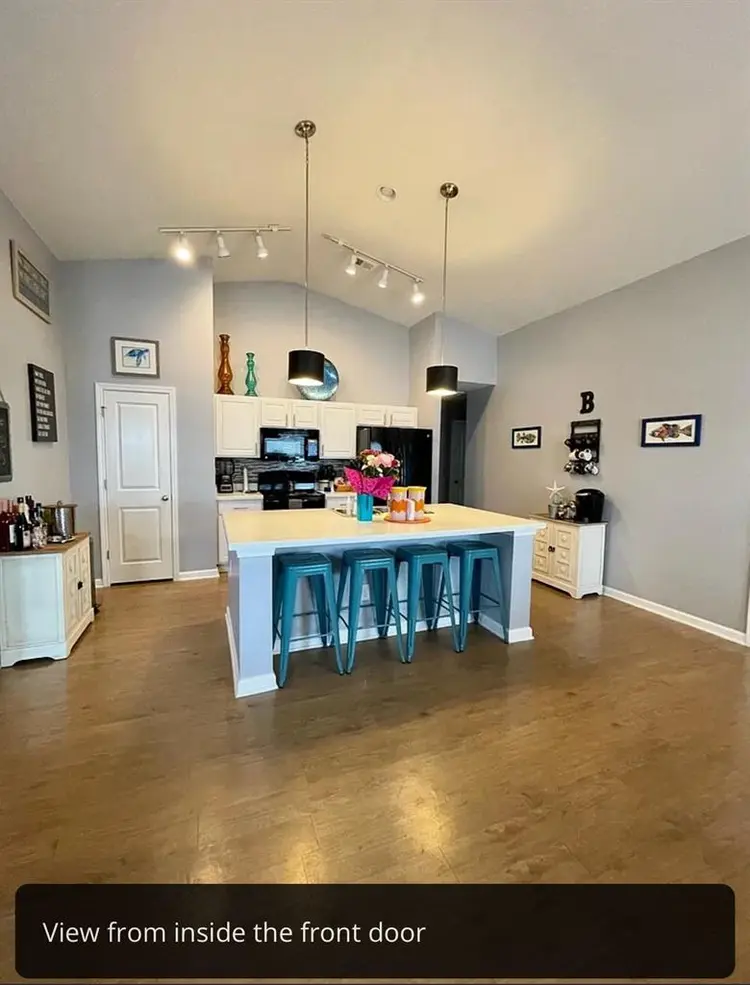 Rent bedrooms w/1 bathroom