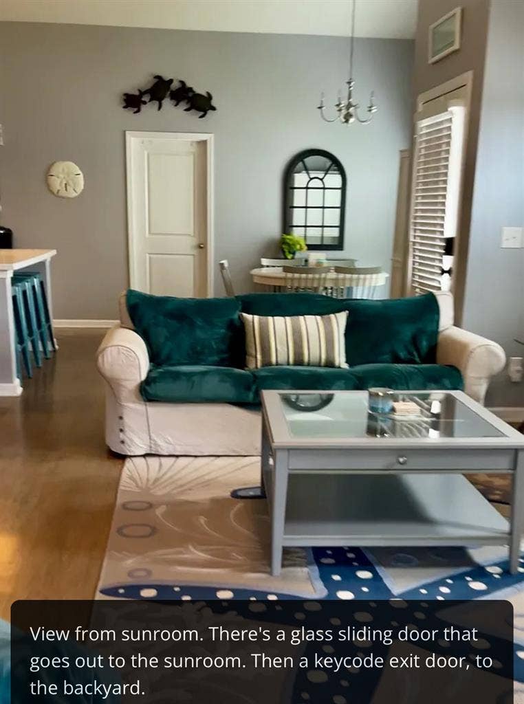 Rent  bedrooms w/1 bathroom.