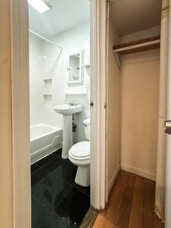 Brooklyn Heights 1 Bed, Brick walls