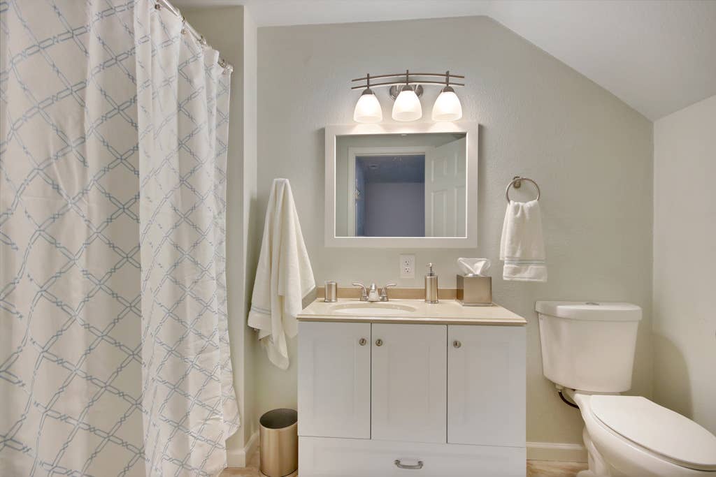 Beautiful home in North Tacoma!