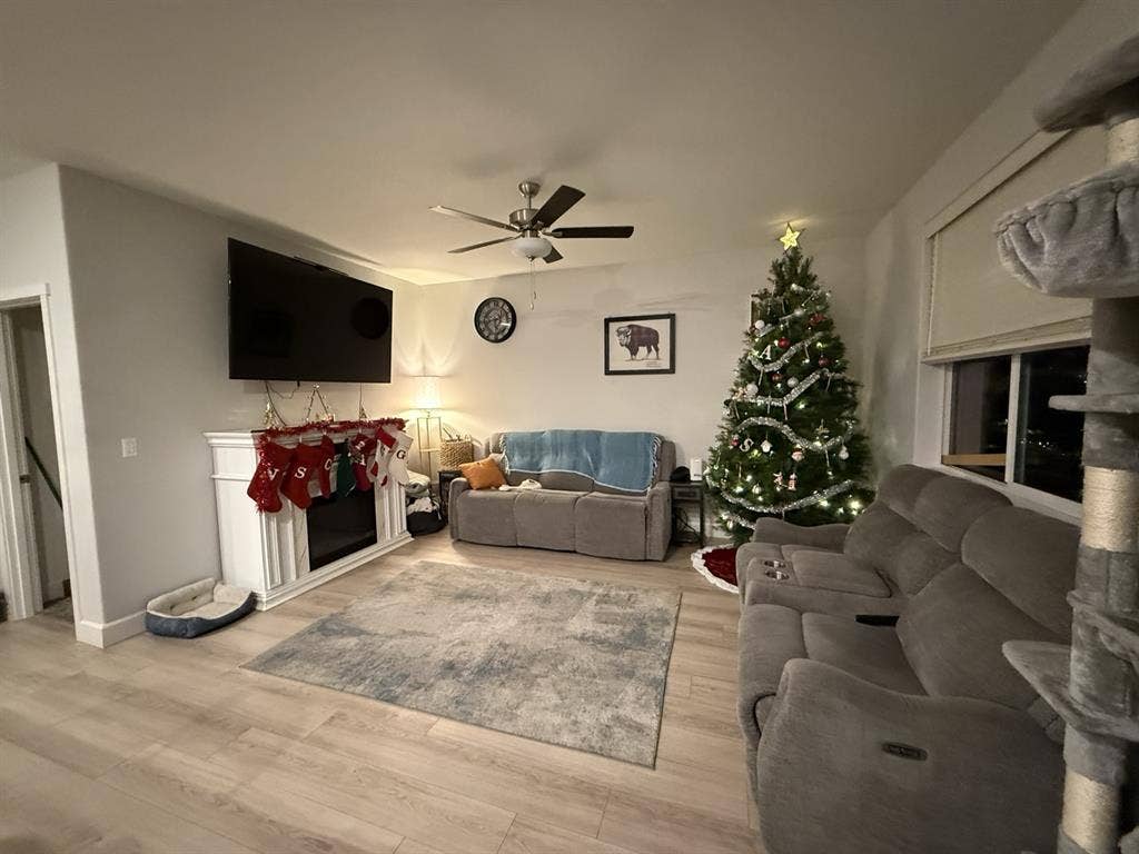 Smaller Room for rent- Salmon Creek