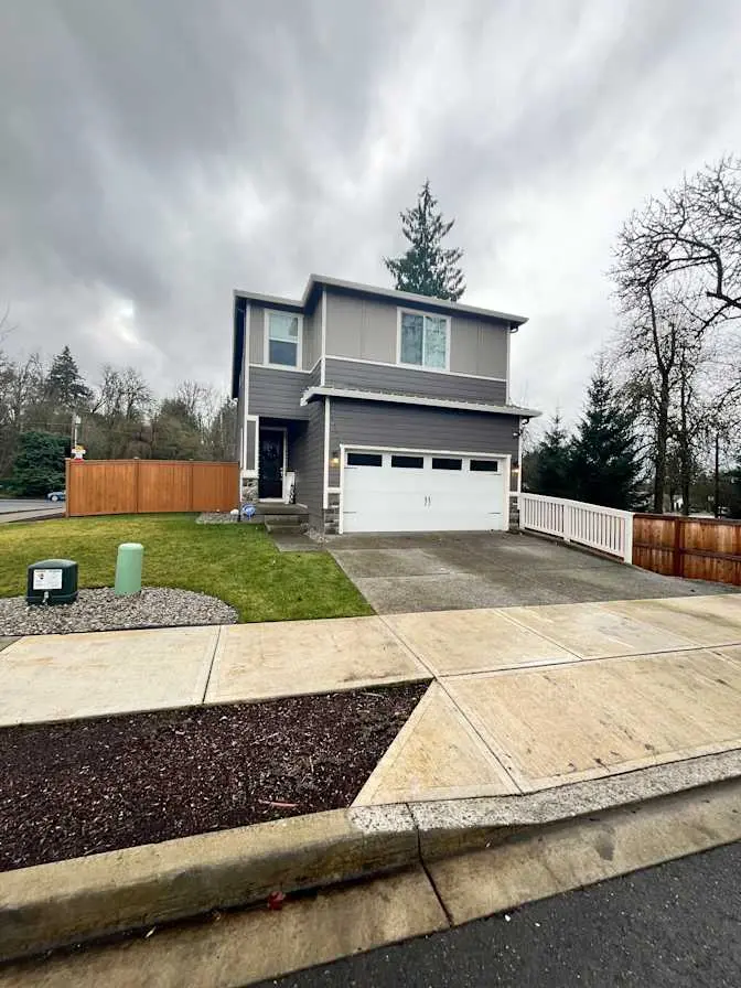 Smaller Room for rent- Salmon Creek