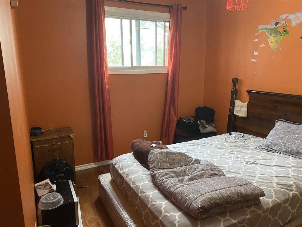 Pvt semi-furnished room Brampton