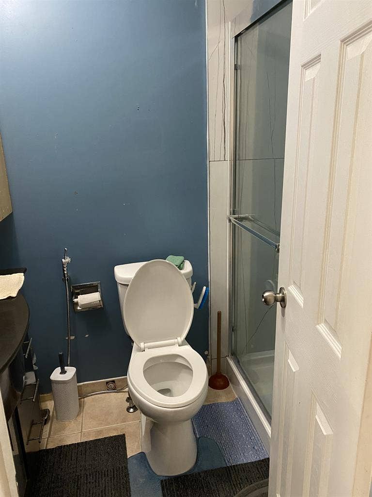 Pvt semi-furnished room Brampton