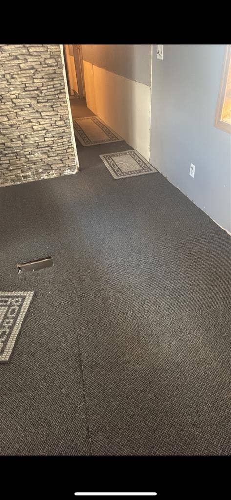 I have a room for rent.