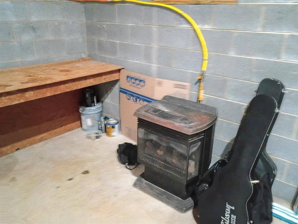 Vacant room close to downtown Hendo