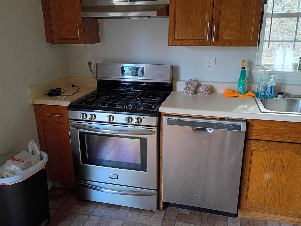 Vacant room close to downtown Hendo