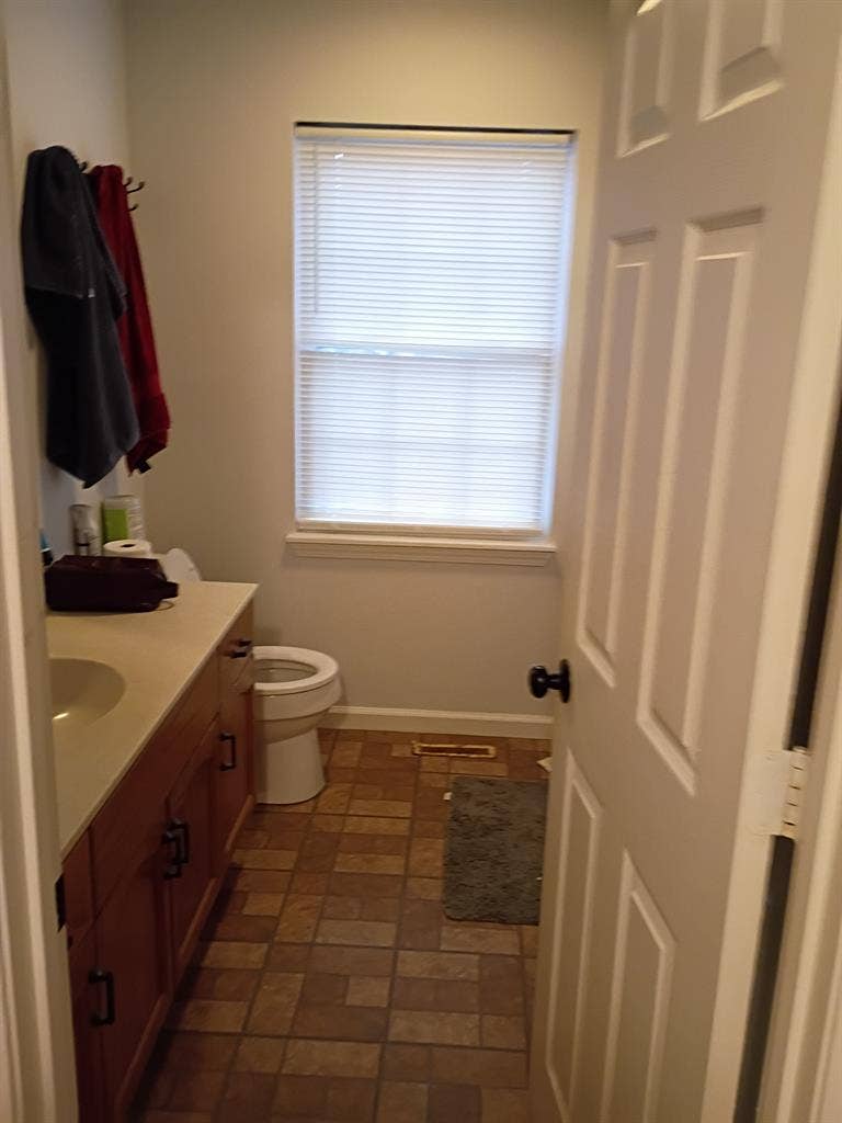 Vacant room close to downtown Hendo