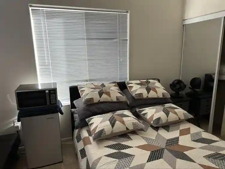 All utilities w/fast internett