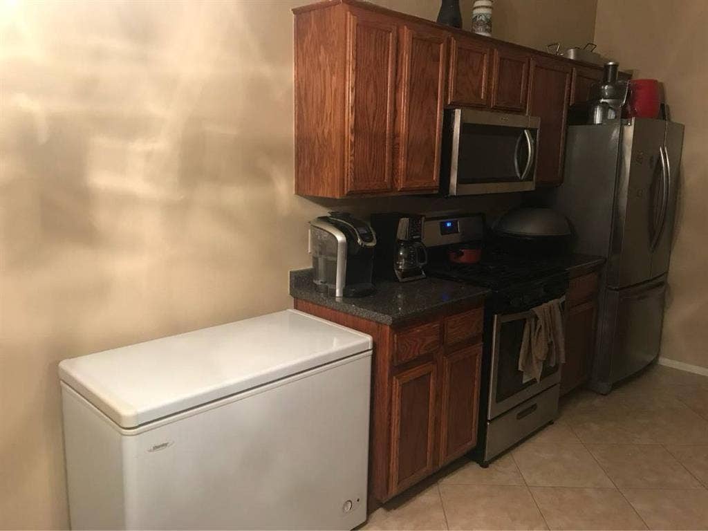 All utilities w/fast internett