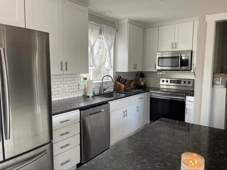 Hey all, I’m looking for a roomate!