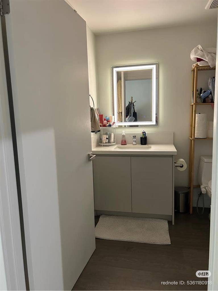 LEASE TRANSFER IN LOVELY KTOWN APT