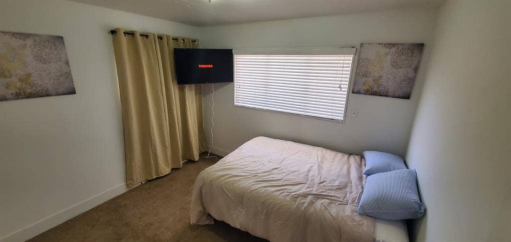 Very nice cozy bedroom for rent