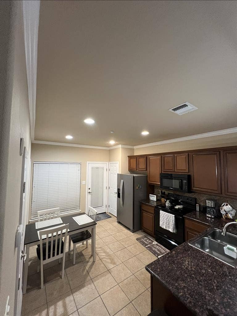 Large bedroom on 2nd floor townhome