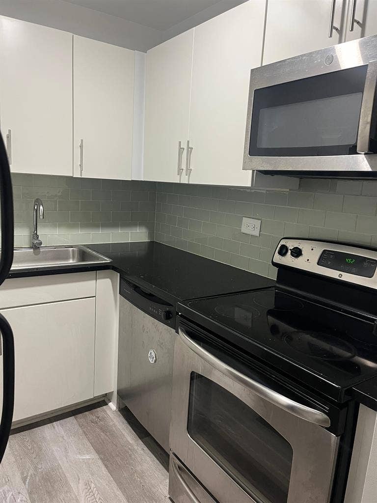 ✨Budget-Friendly Room in Midtown ✨