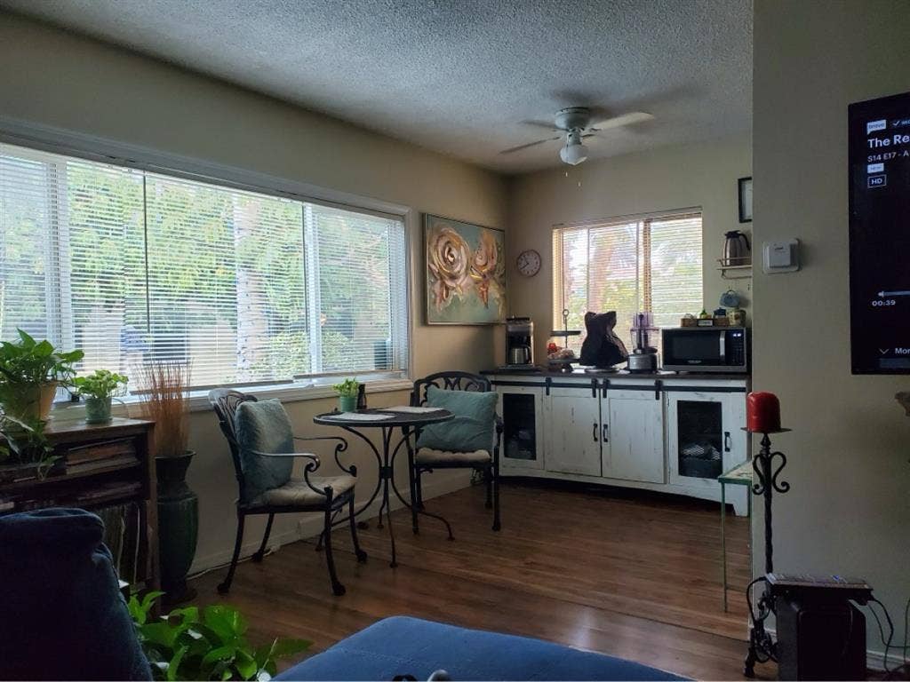 Room furnished- 4 blocks from beach