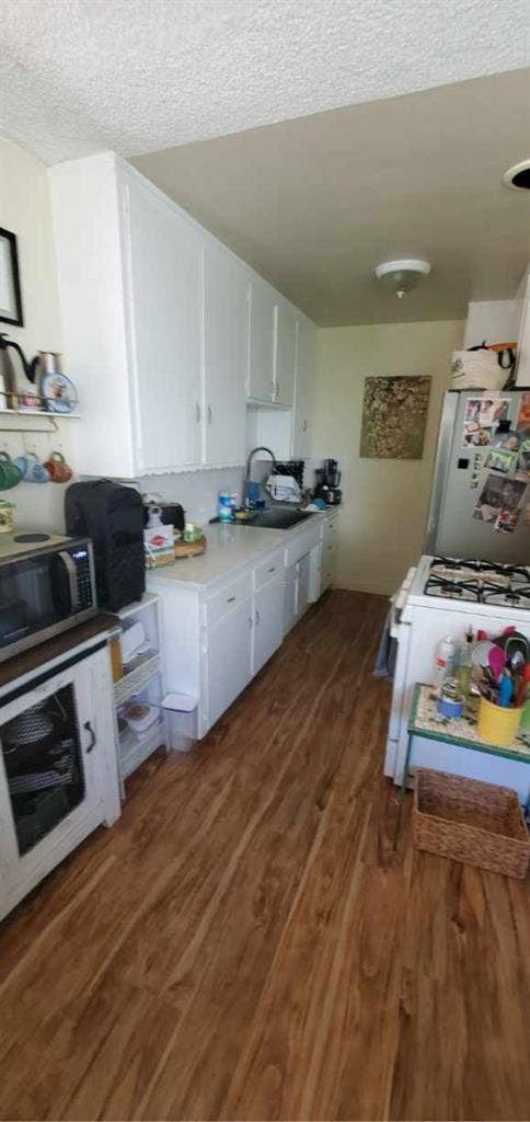 Room furnished- 4 blocks from beach