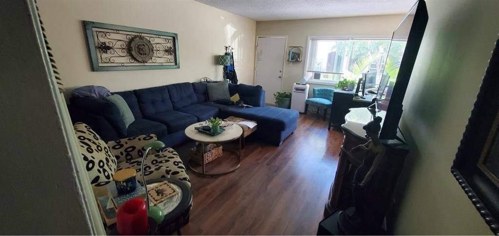 Room furnished- 4 blocks from beach