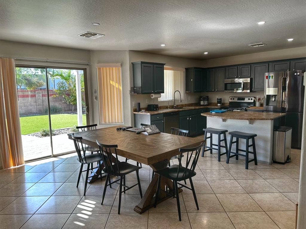 Goodyear / Master Bedroom Suite