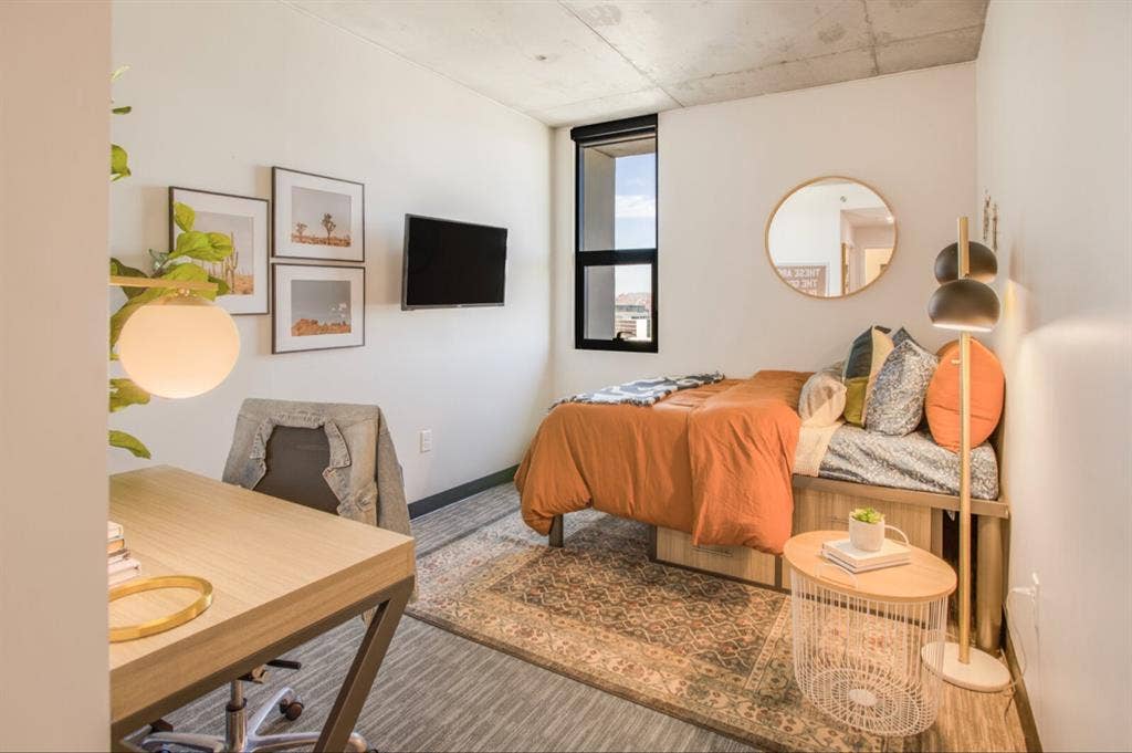 SUBLEASE LOOKING JANUARY 1ST - JULY