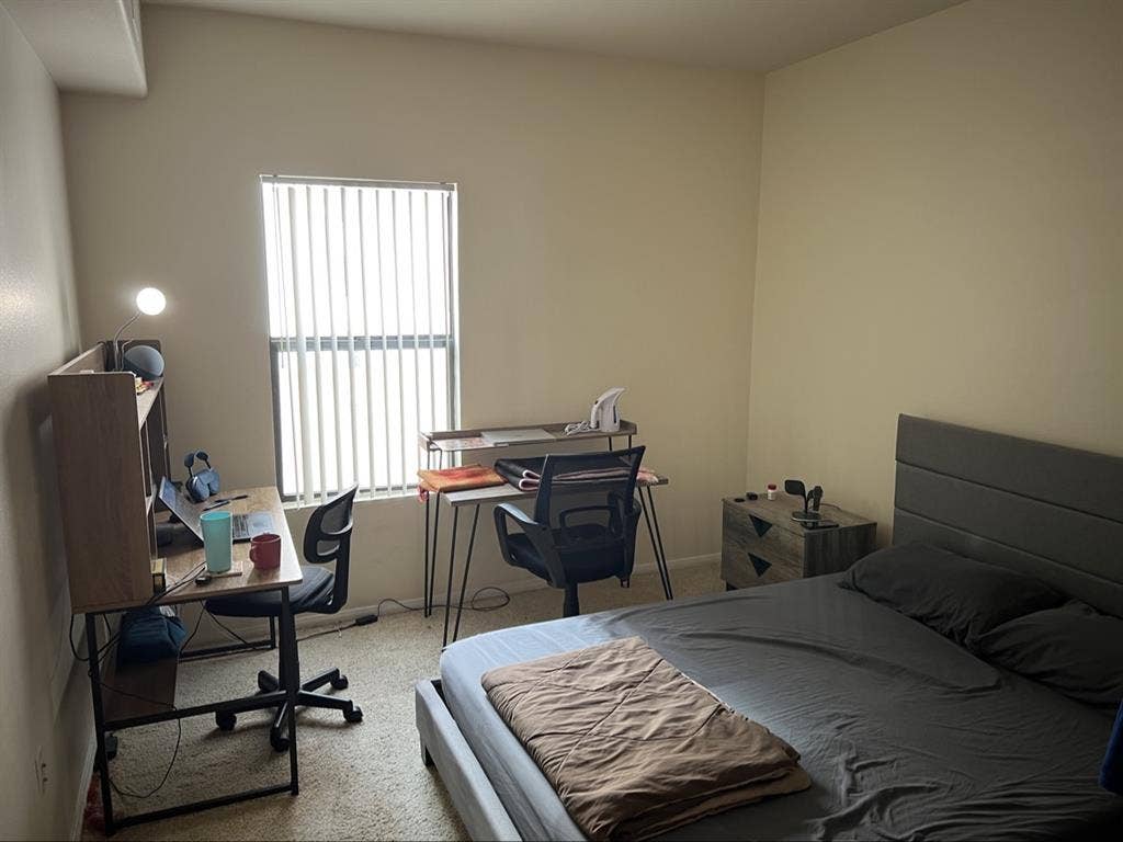 Looking for a roommate in DTLA