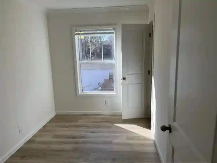 Looking for roommate