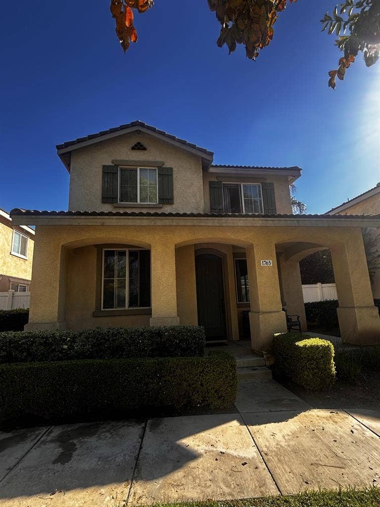 Looking for roommate