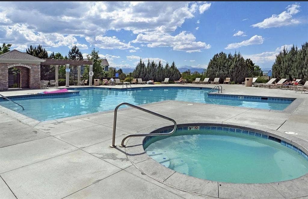 Looking for roommate in Erie