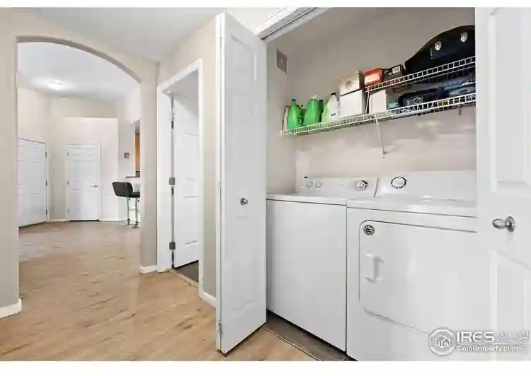 Looking for roommate in Erie