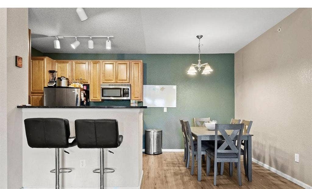 Looking for roommate in Erie