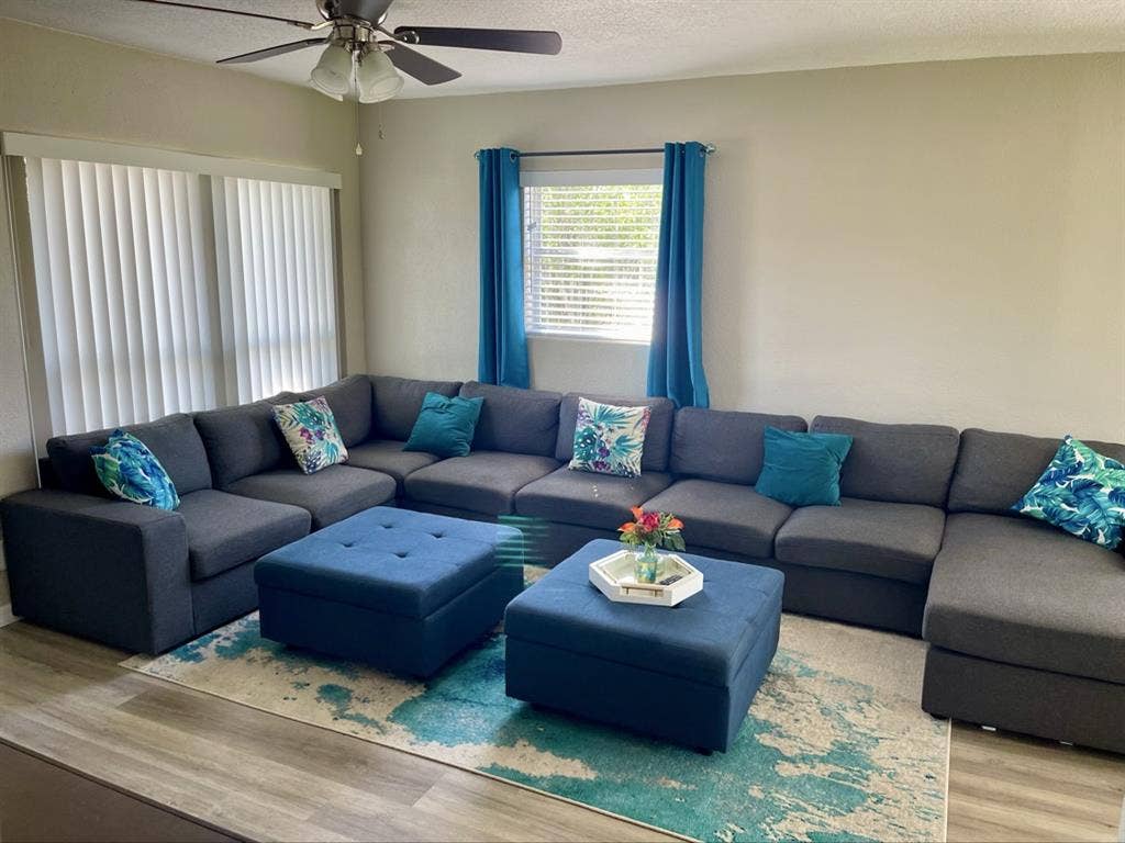 Room Near Universal!