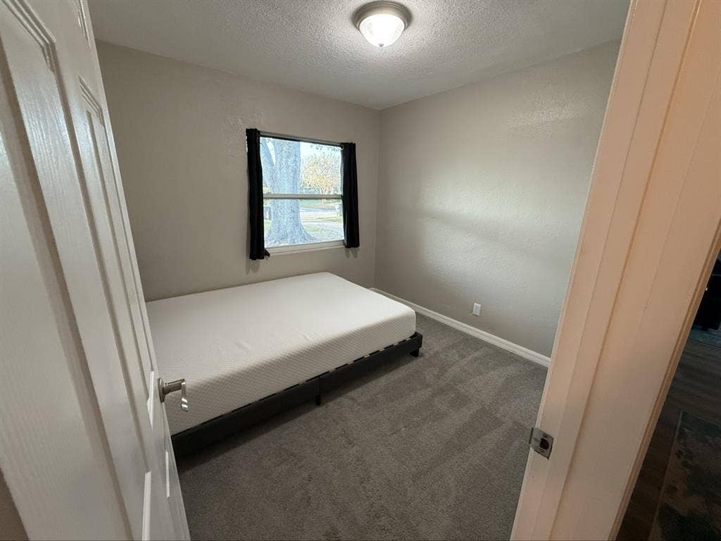 Room Near Universal!