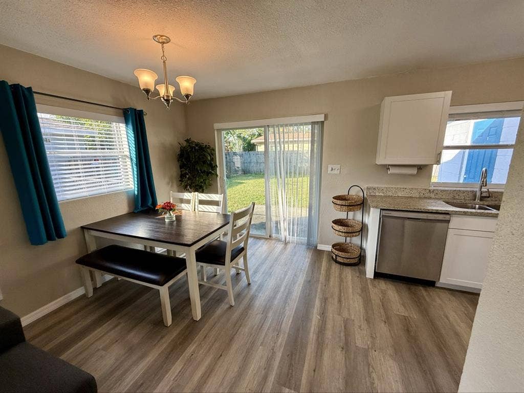 Room Near Universal!