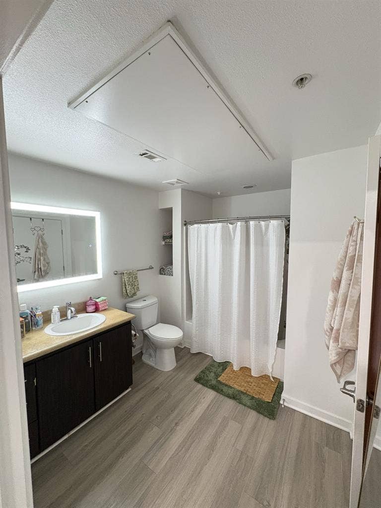 NEED ROOMMATE JANUARY