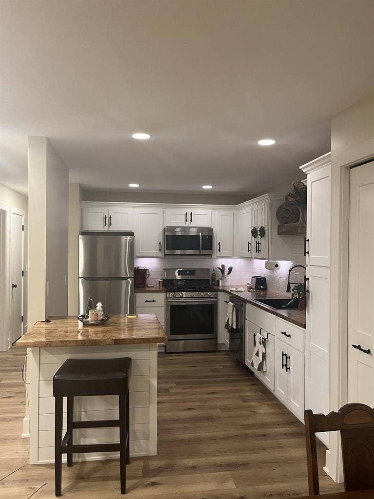 Female roommate to rent spare room