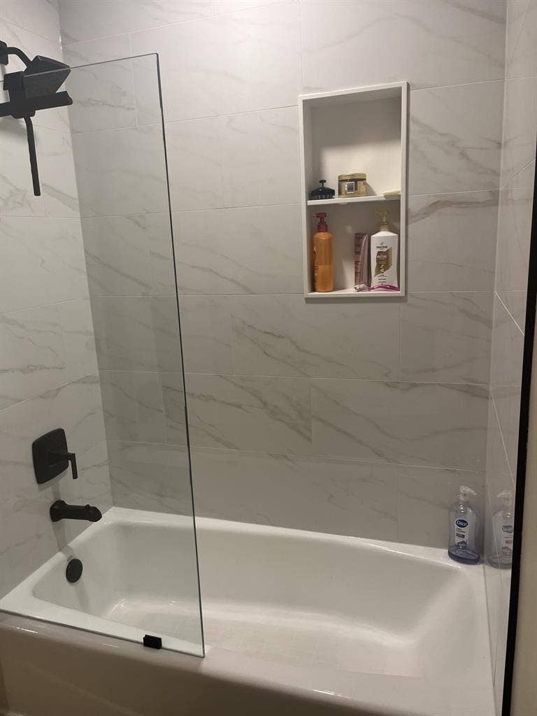 Female roommate to rent spare room