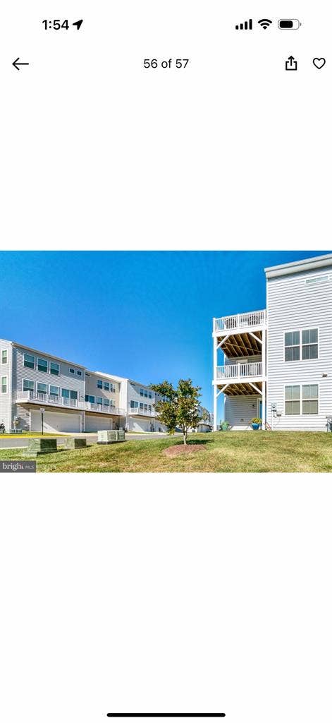 Private Ground-Level Room