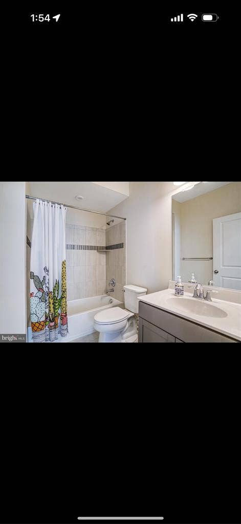 Private Ground-Level Room