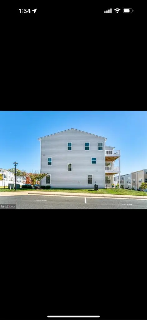 Private Ground-Level Room