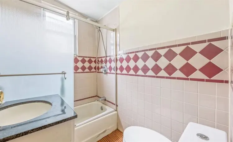 Room for rent near 7 train -