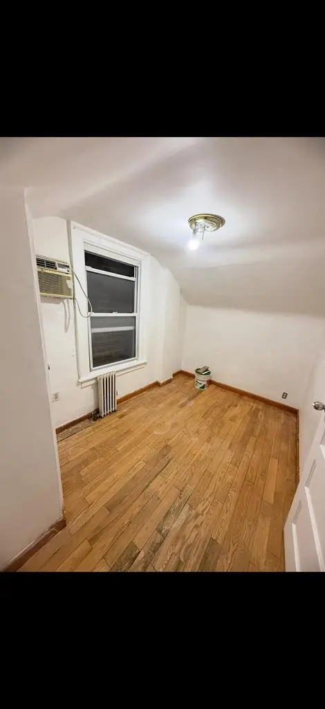 Room for rent near 7 train -