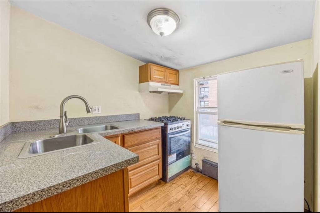 Room for rent near 7 train -