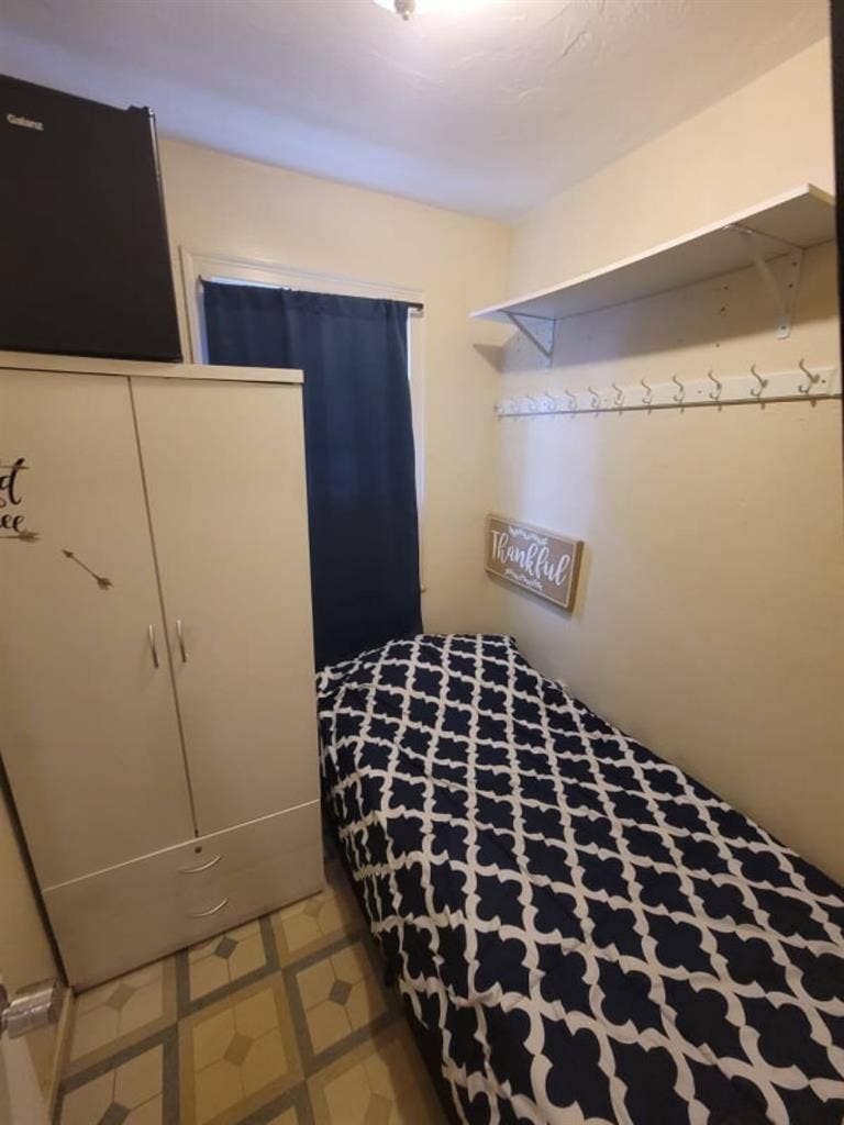 Furniture Room close Train