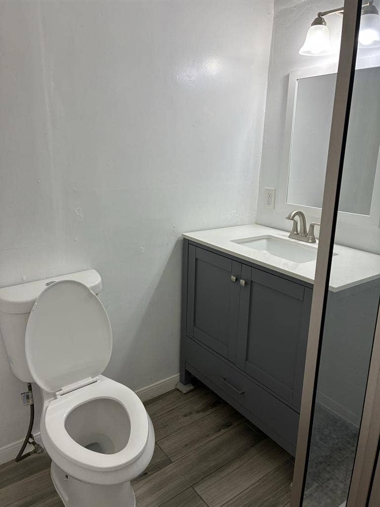 Creator House - Female Roommates