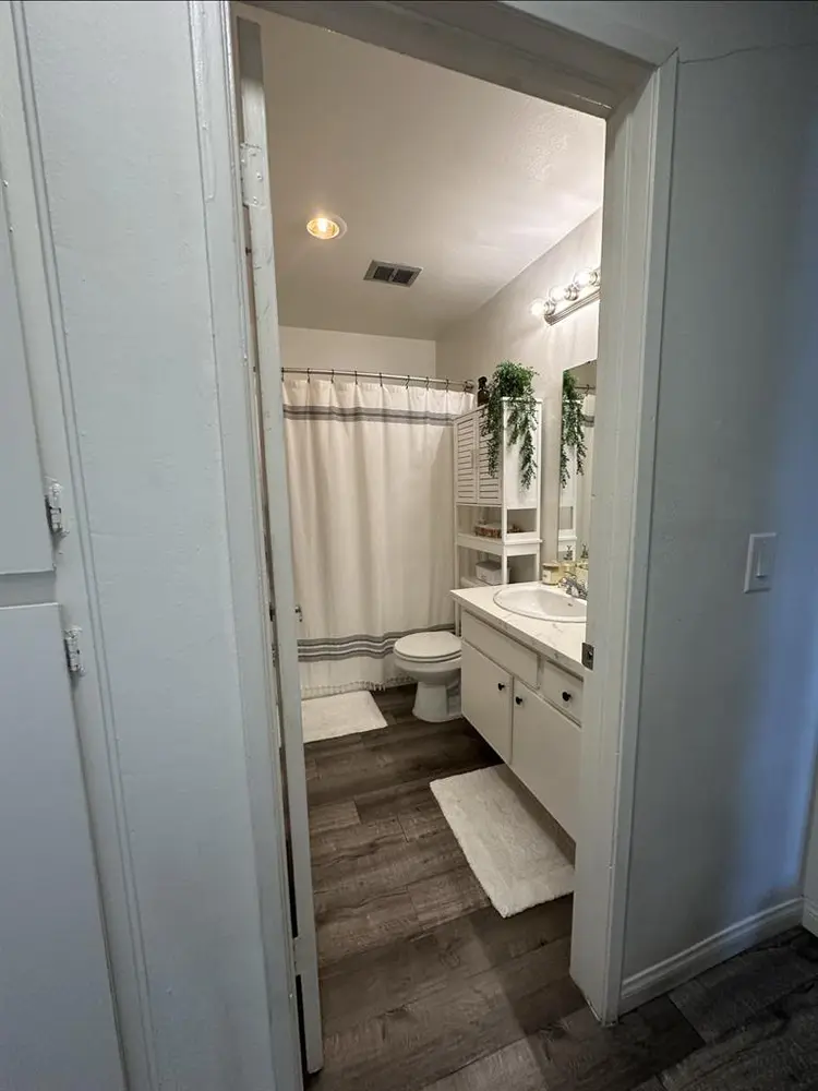 Large Bedroom in Sherman Oaks!