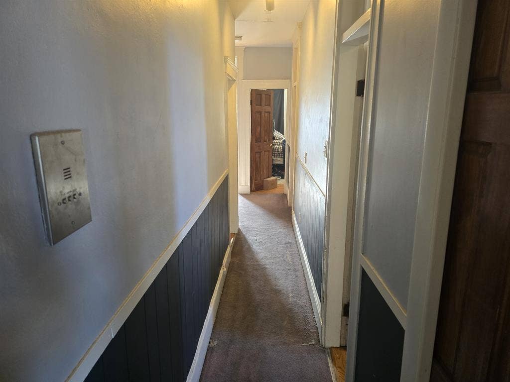 Looking for a rommate.