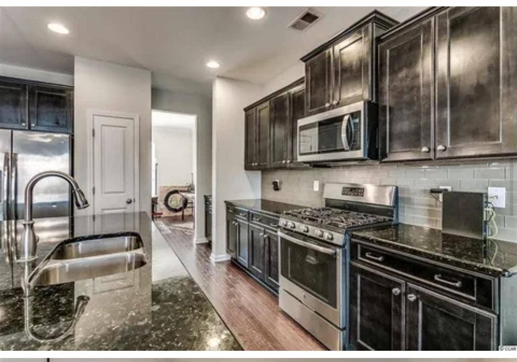 ROOM FOR RENT WITH GOOD ENERGY!