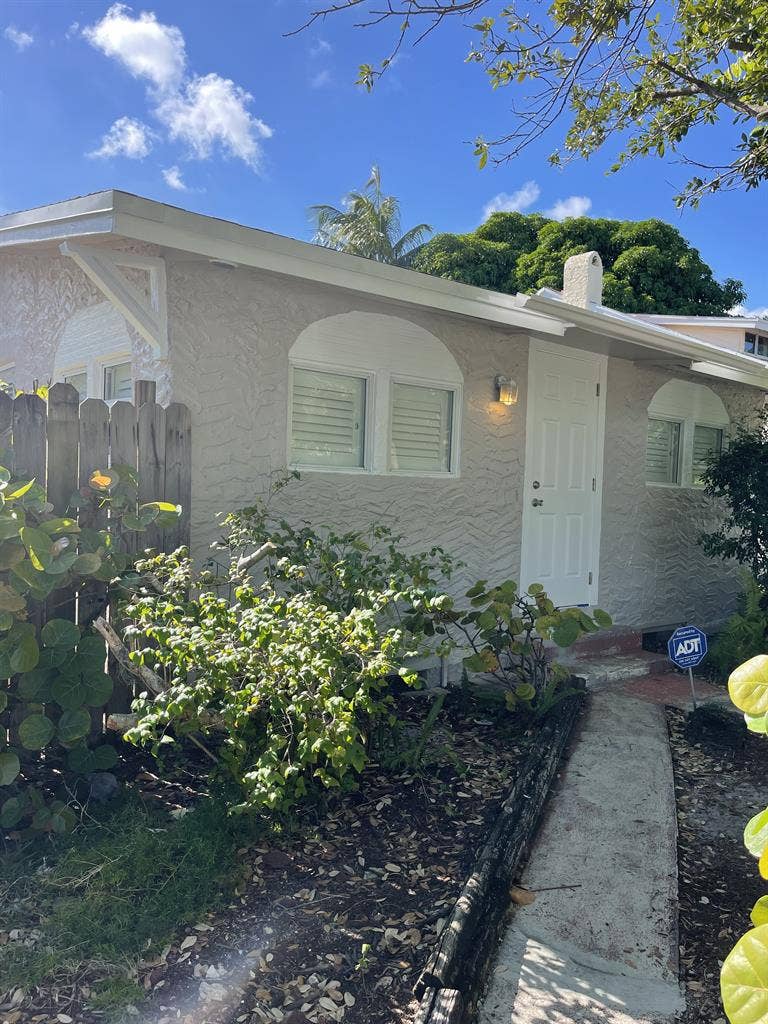 Nice room available near the beach