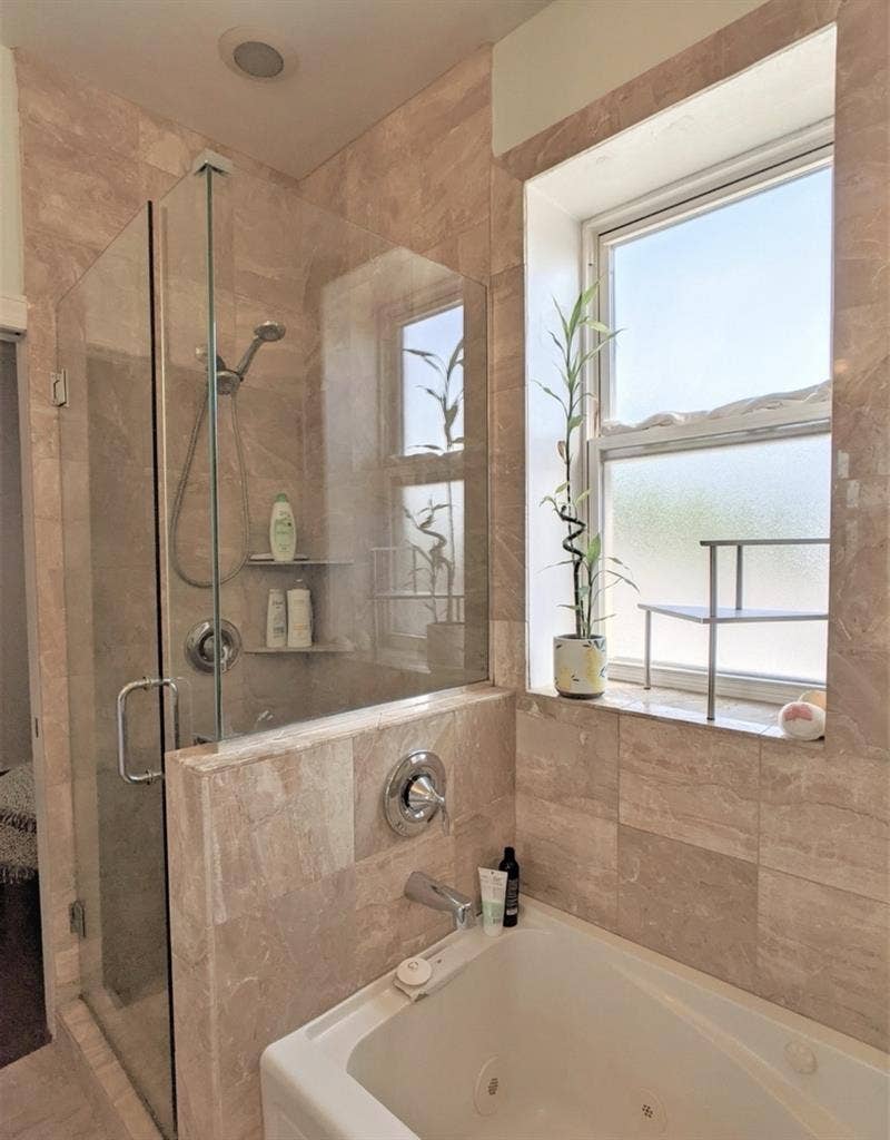 Looking for 1 roommatee